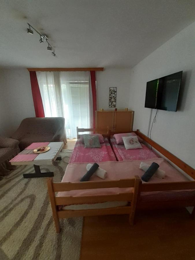 Sleep & Fly - Sarajevo Airport Apartment Exterior photo